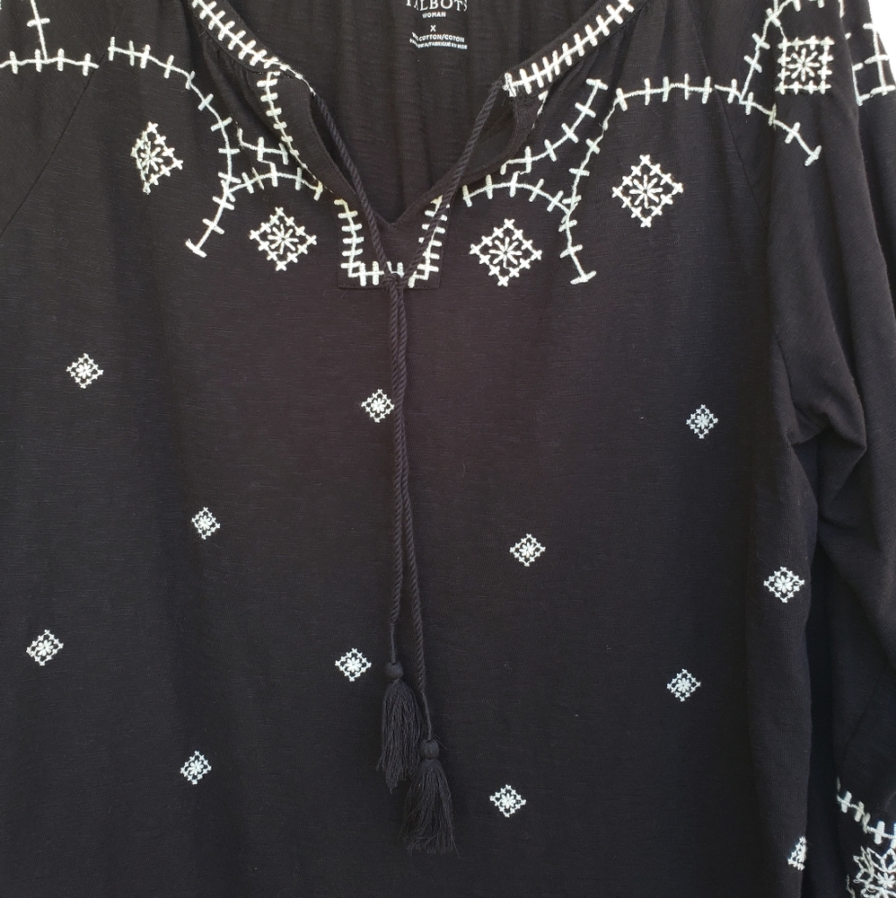 🛑SOLD🛑 Talbots Embroidered black blouse - Picture 4 of 8